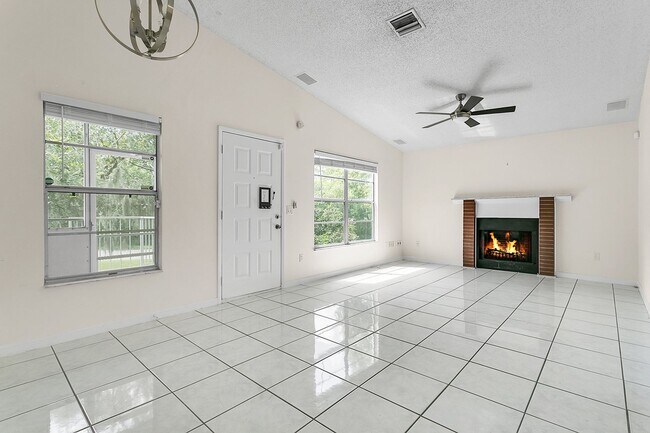 Photo - 305 Northlake Dr Unidad #305