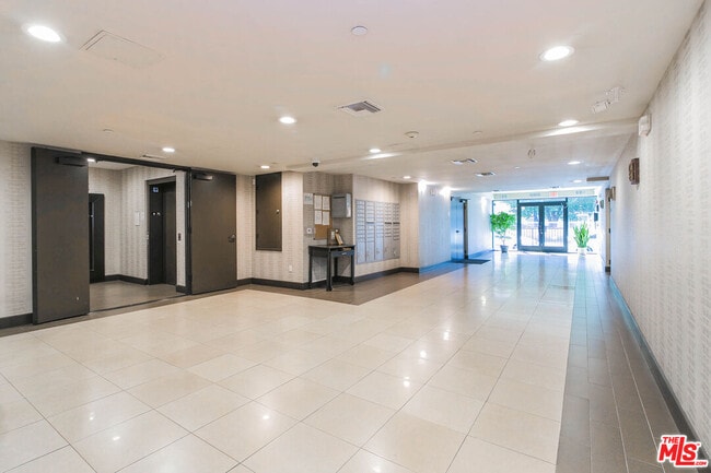 Photo - 848 Irolo St Unit 105