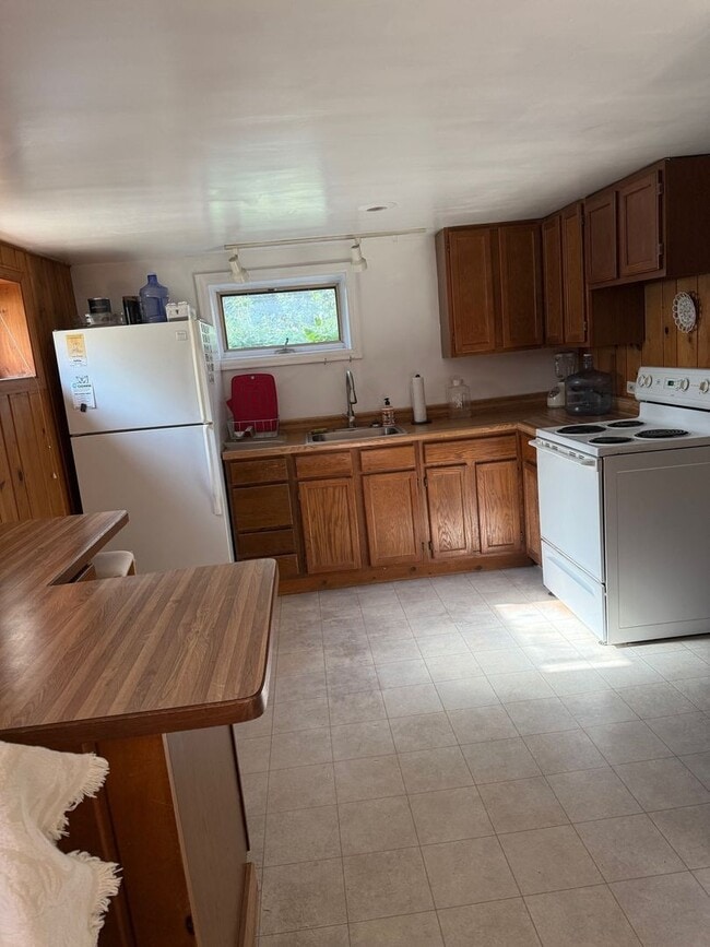 Building Photo - Quiet 1-Bedroom Garden-Level Apartment near CU