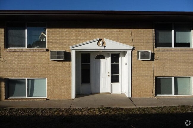 Building Photo - Spacious Garden-Level 2 Bed Near Downtown ... Unit 1409 Utah St B Rental