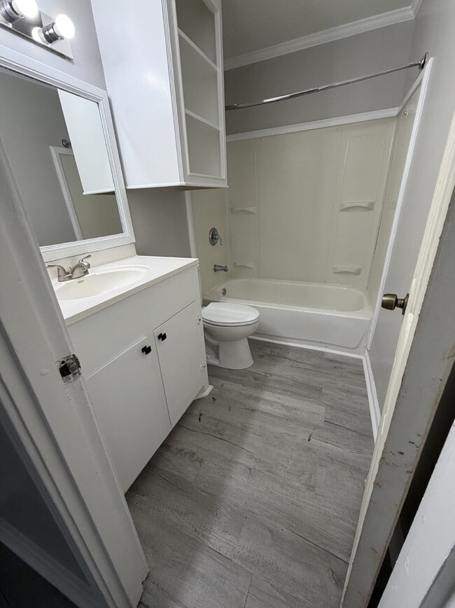 Building Photo - 305 Valentour Rd Unit N