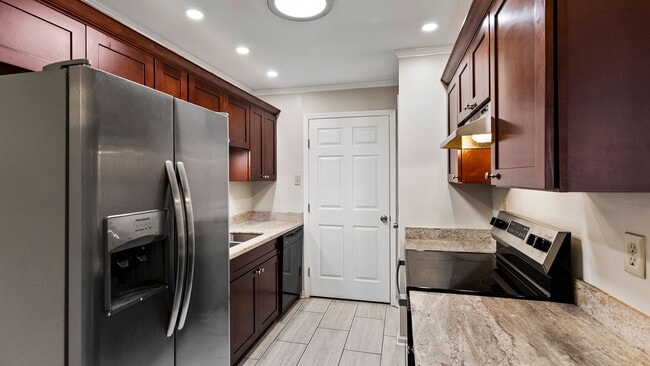 Building Photo - 10877 Ansley Ave Unit Apt. C