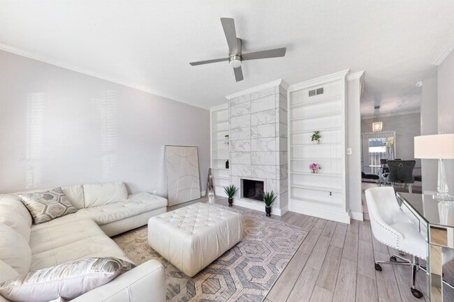 Photo - 7700 Creekbend Dr Unidad 30