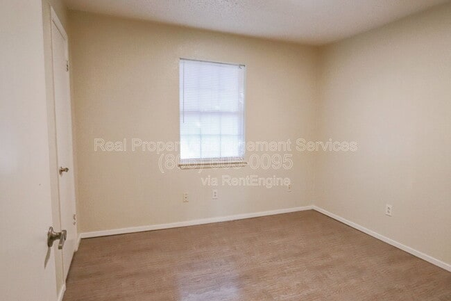 Photo - 2912 Kirby Ave