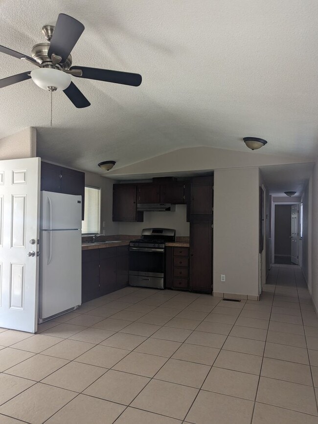 Photo - 2 Bedroom, 1 Bath Mobile Home in Bullhead City