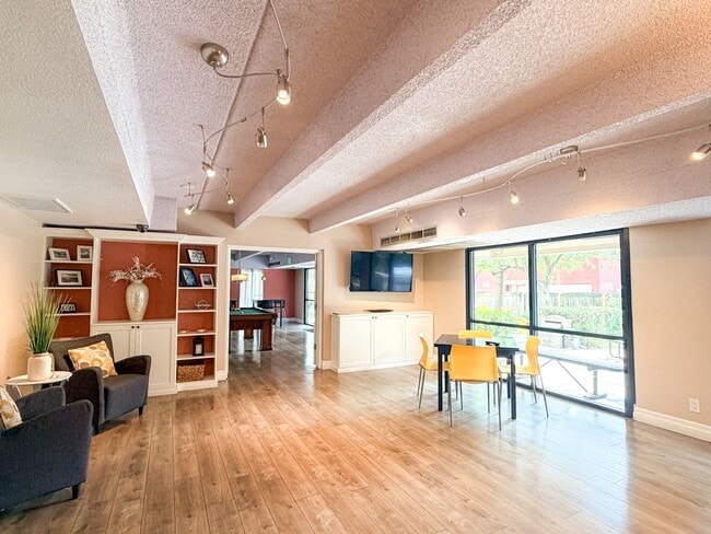 Photo - 1433 N Williams St