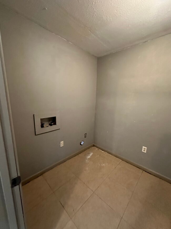 Photo - 105 Wells Dr
