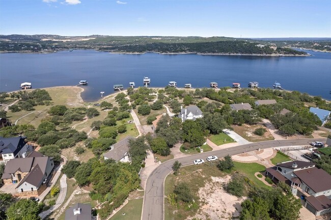 Photo - 504 Lakeshore Cir