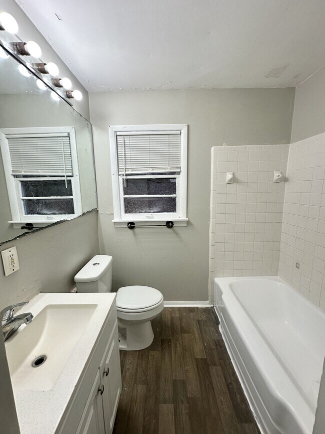 Photo - 1045 Waverly St