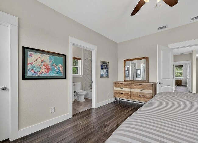 Photo - 417 W Belmont St