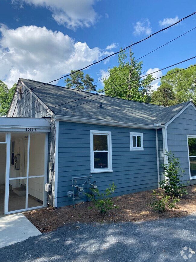 Building Photo - 1011 Lakeview Dr Unit 1011A Rental