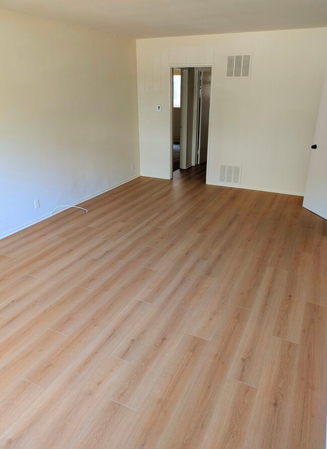 Photo - 10524 Palms Blvd Unidad Great Rental