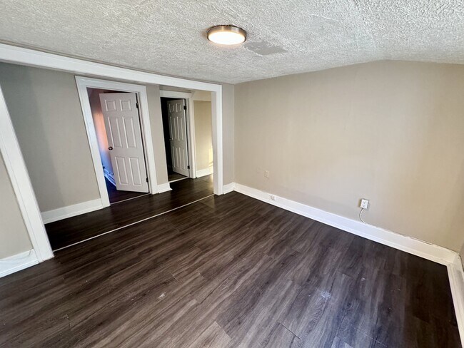 Photo - 1073 Albert Rd Unit Upper