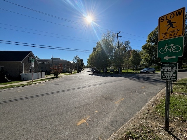 Photo - 235 College St