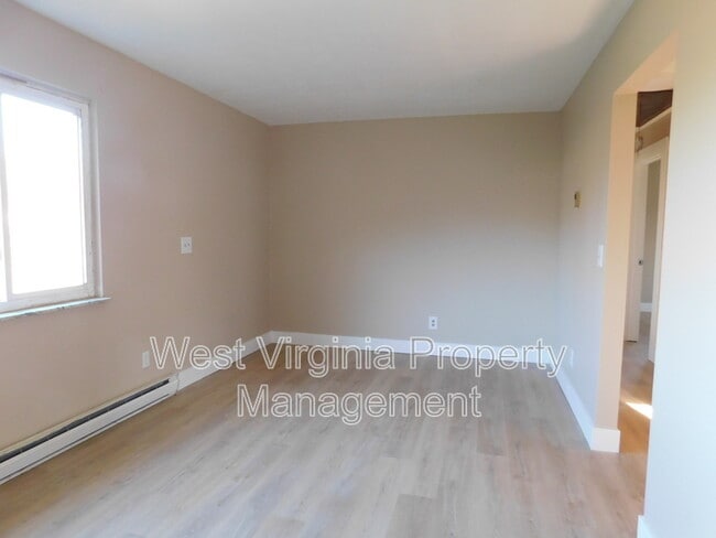 Photo - 98 Goodman Dr Unit Upper