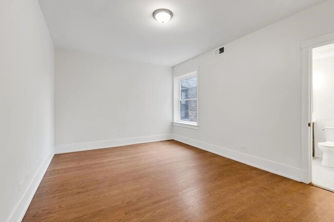 Photo - 6041 S Saint Lawrence Ave Unidad 2N