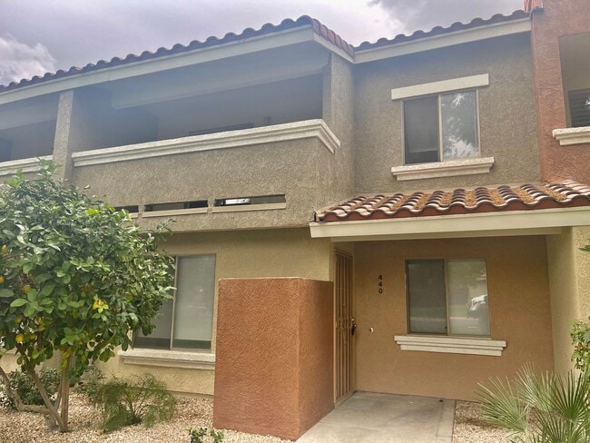Building Photo - Fully Renovated 3-Bedroom Townhome in Gate...