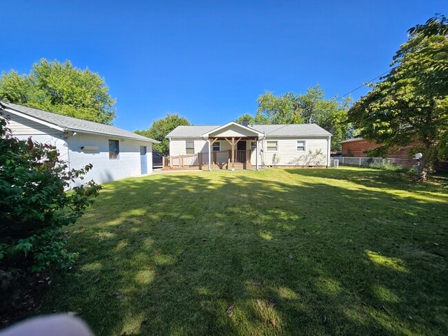 Photo - 835 E Edwards Ave