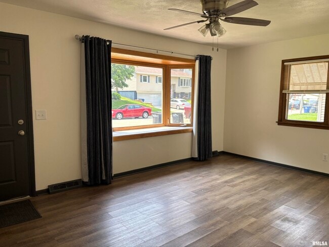 Photo - 2544 Glenn St
