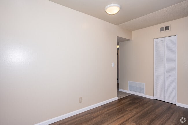 2BR, 1BA - 850SF - Dining Room