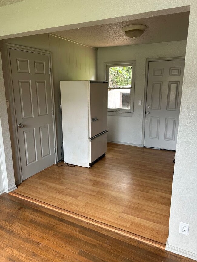 Photo - Charming 3 bedroom, 1 bathroom home