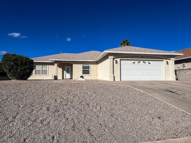 Building Photo - Beautiful 4 bedroom, 2 bath home