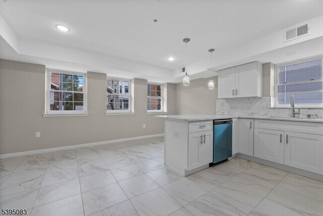 Photo - 24 Garibaldi Ave