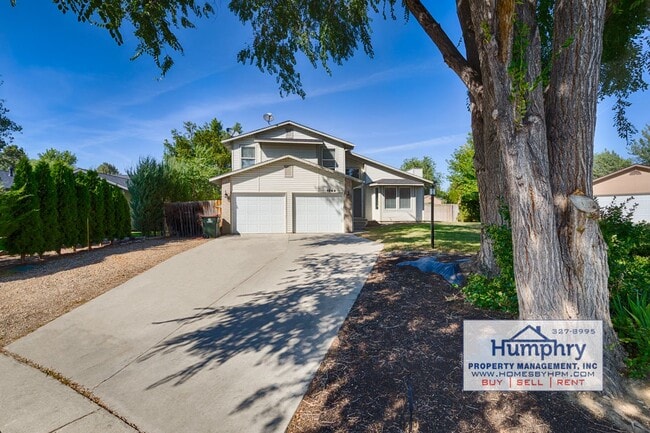 Photo - 3 Bedroom/2.5 Bathroom/2 Car Garage, 1,574 Sqft in the Landing Subdivision. Living Room/Dining Ro...