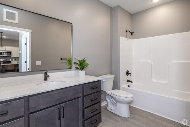 2BD, 2BA - 871SF - Second Bathroom