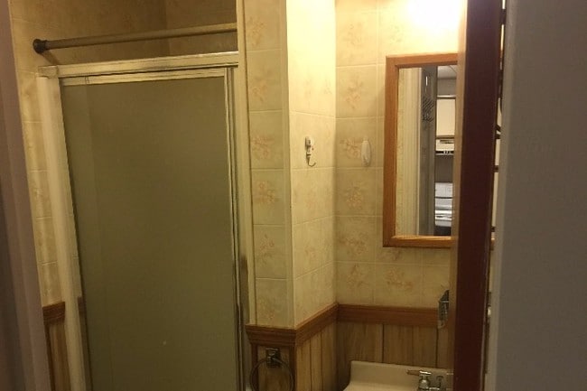 Bath - 17 Campion Rd Unit 1