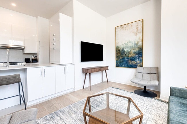 Building Photo - 4500 Rue Hutchison