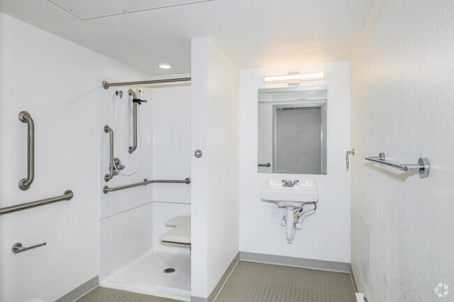 3BR, 2BA - 1,061SF - Second Bathroom