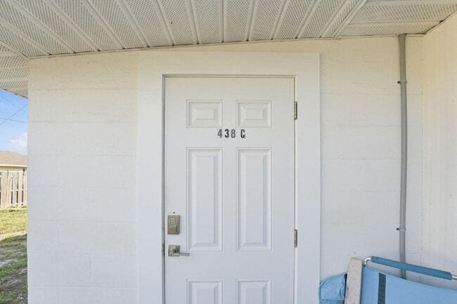 Building Photo - "Warm Mineral Springs - Furnished Studio Apartment" Unit C