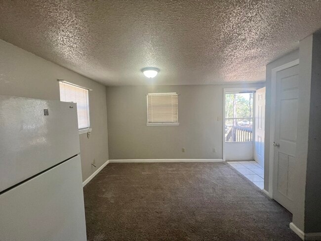 Photo - 1614 Lonnie Rd