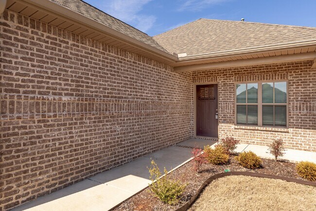 Photo - 125 Caspian Ln