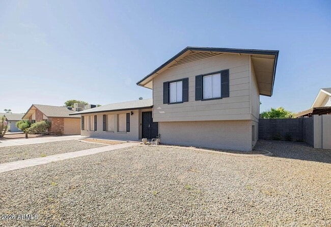 Building Photo - 1646 E Hermosa Dr