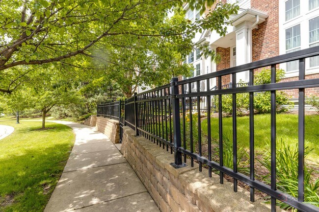 Photo - 533 Plaza Pl