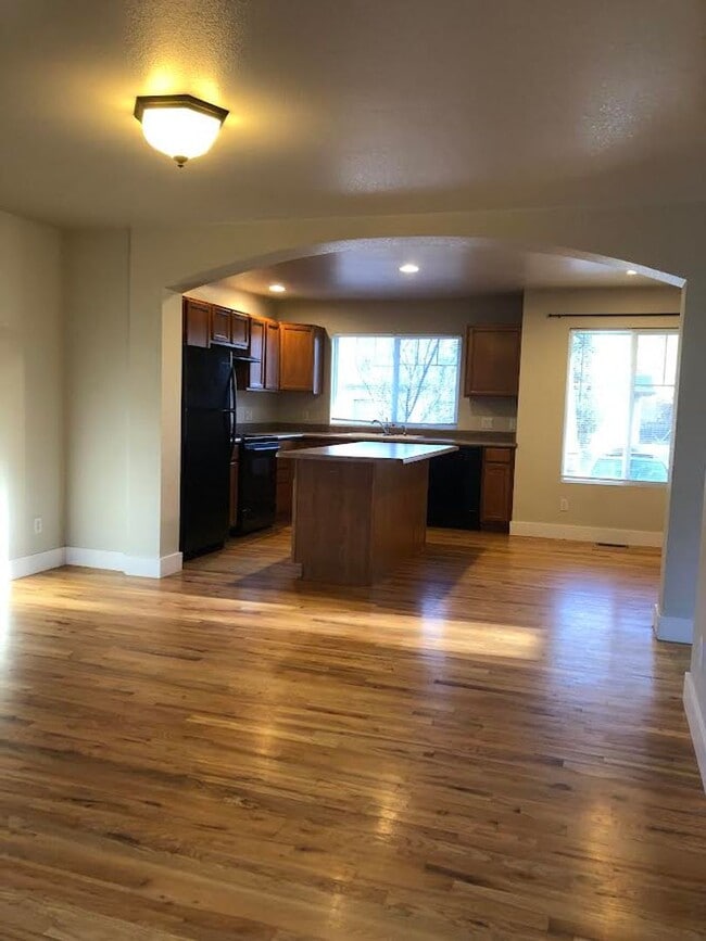 Photo - Charming 2br 1.5ba Two Level Condo in Dist... Unit A