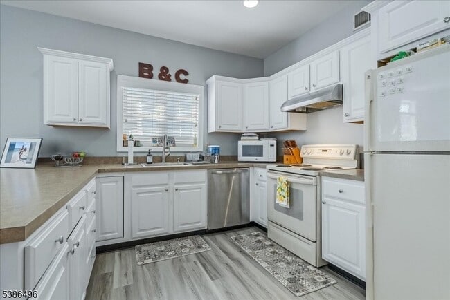 Photo - 15 Center Ave Unidad 2