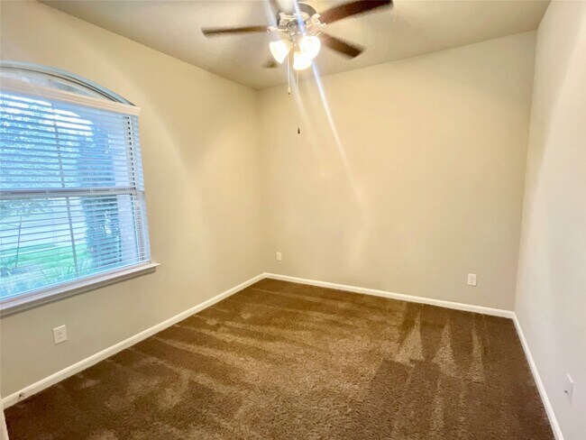 Photo - 2722 Kaman Ln