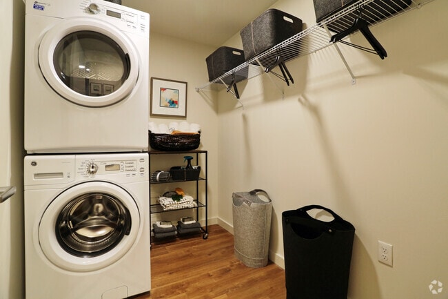1BR, 1BA - 792 SF