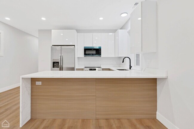 Photo - 2132 S Fairfield Ave Unidad 1