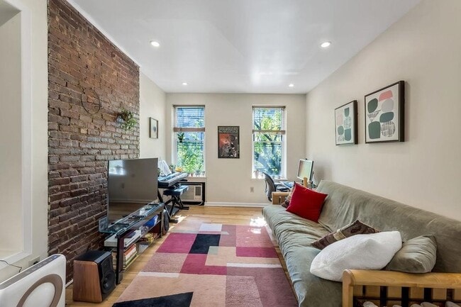 Photo - 124 Madison St