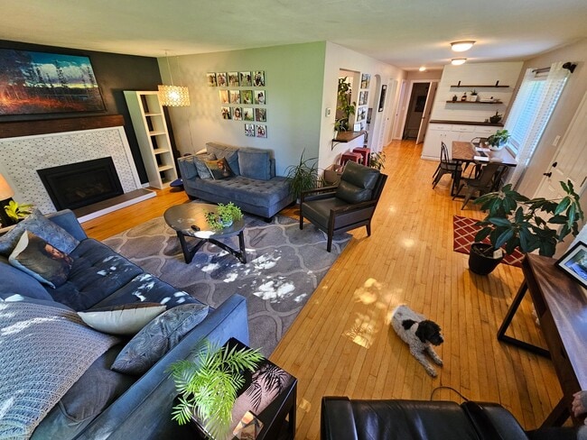 Photo - Target Range Single Family Home - 3bdrm (+bonus), 2bath, great yard, garage. Summer Rental