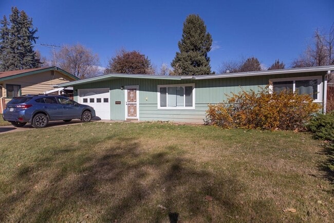 Photo - 3 Bedroom Great Location!