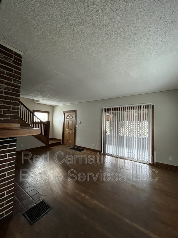 Photo - 1009 W Hillcrest Ave