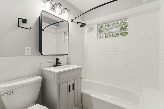 Photo - 427-429 Dewey St Unidad 429