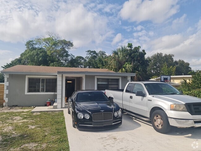 Building Photo - 103 NW 28th Way Rental