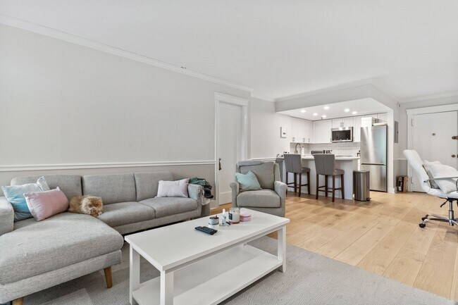 Photo - 145 Pinckney St Unit 323