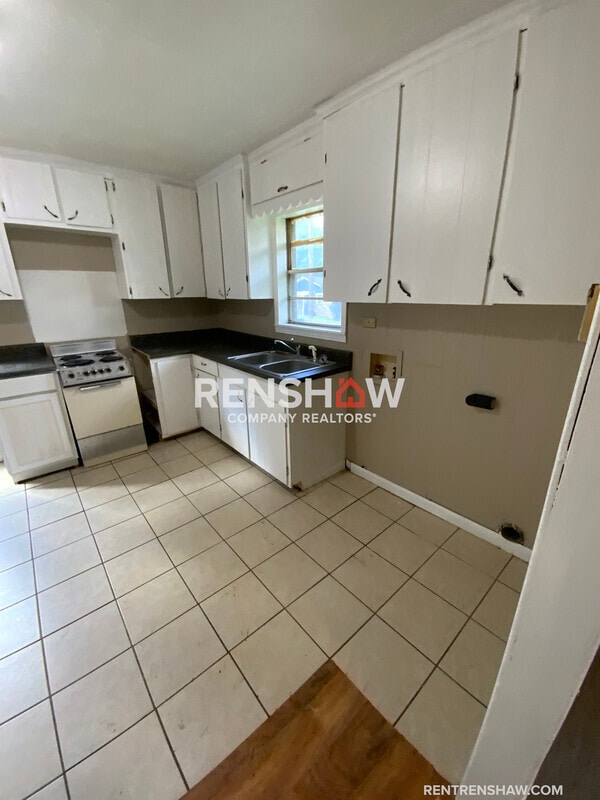 Photo - 1528 Ewell Ave